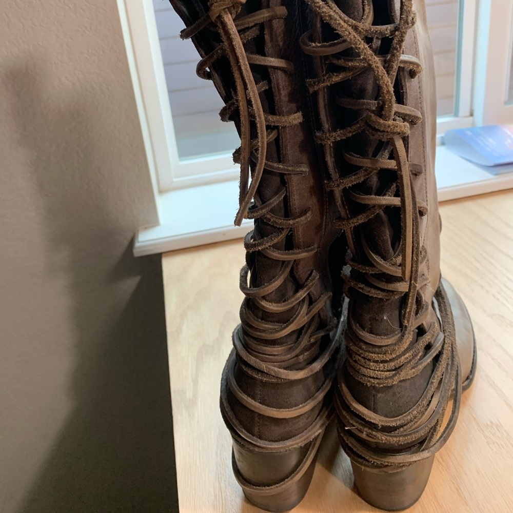 FREEBIRD LACE UP BOOTS SIZE 9